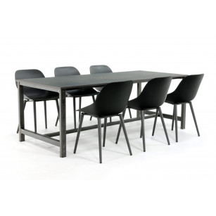 Industriële stalen eettafel met Dekton tafelblad en moderne stoelen