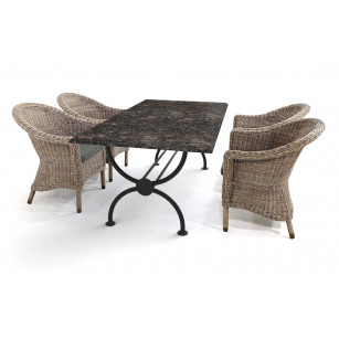 Granieten tuintafel met klassiek Rondo tafelonderstel en heerlijke vlechtwerk stoelen van 4SO