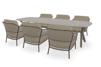 Rechthoekige bootvorm Dekton Grigio low-dining tafel Teano met Capalbio low dining stoelen